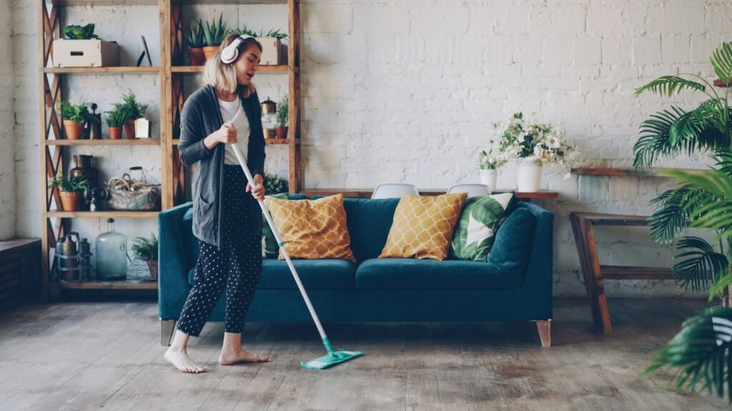 Woodbury recurring cleaning: a cleaner mopping a living room floor